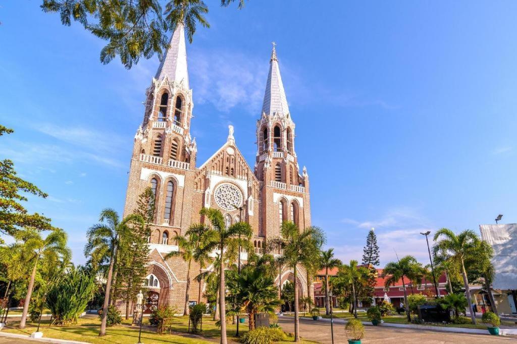 Sanctuary Hotel Yangon Dış mekan fotoğraf